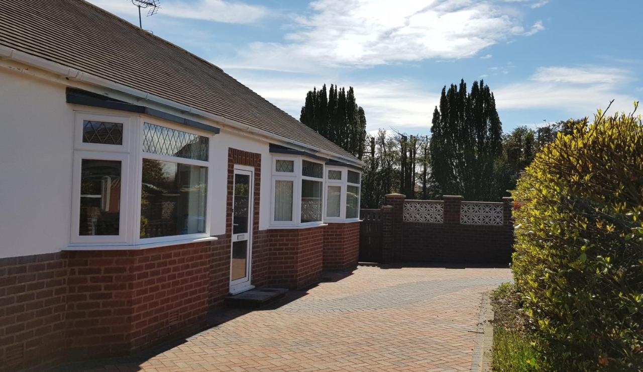 The Hermitage Private Detached Bungalow Villa Rhyl Esterno foto