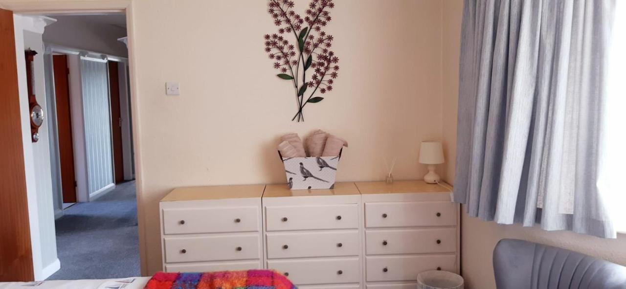 The Hermitage Private Detached Bungalow Villa Rhyl Esterno foto