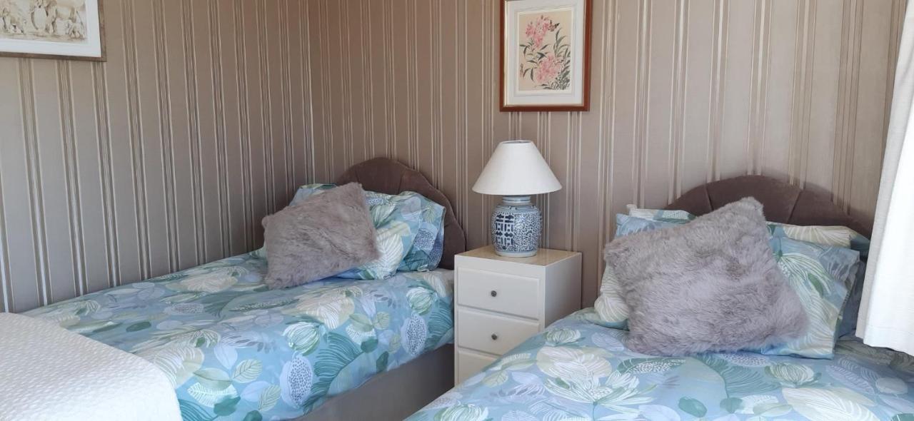 The Hermitage Private Detached Bungalow Villa Rhyl Esterno foto