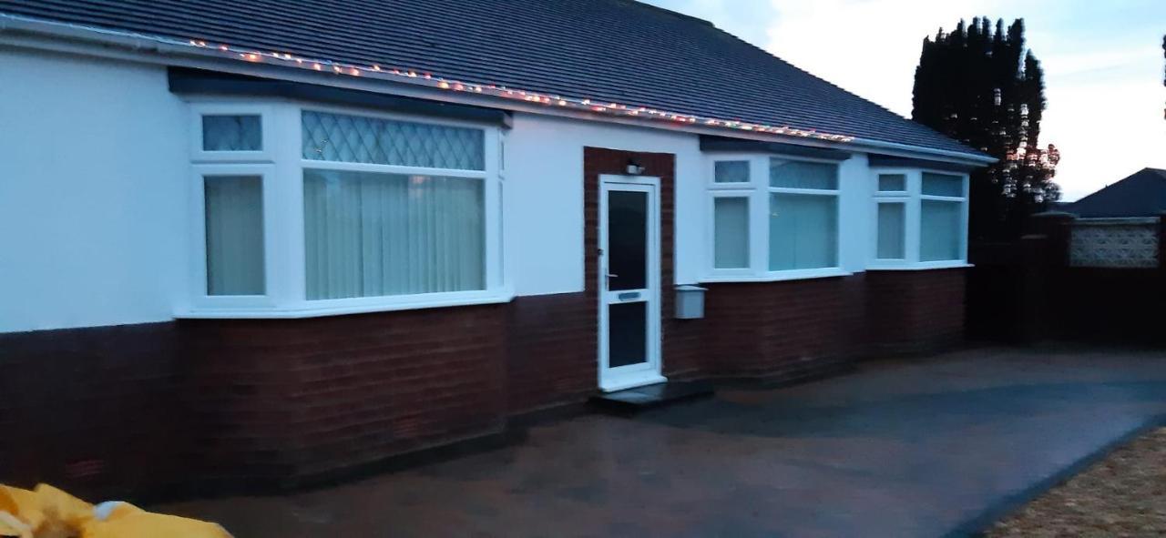 The Hermitage Private Detached Bungalow Villa Rhyl Esterno foto