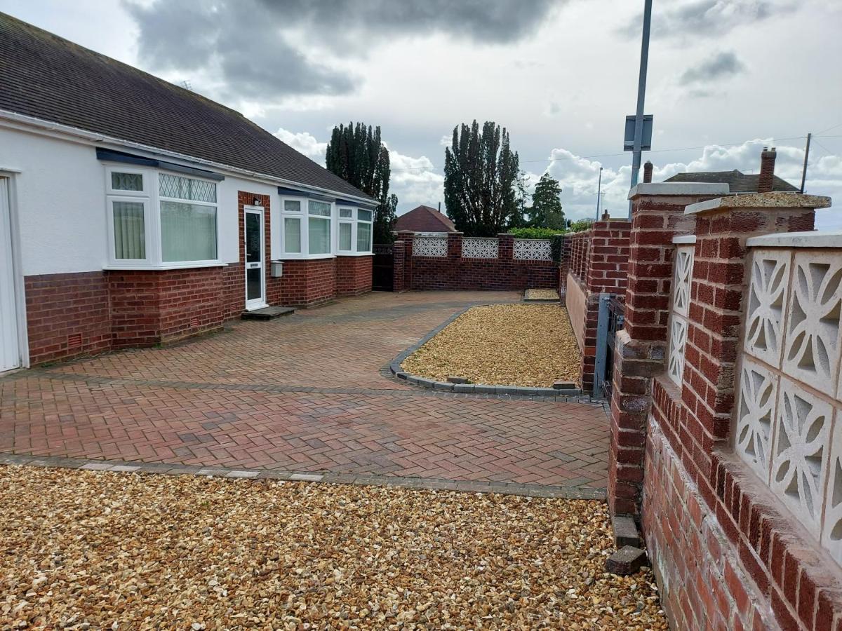The Hermitage Private Detached Bungalow Villa Rhyl Esterno foto