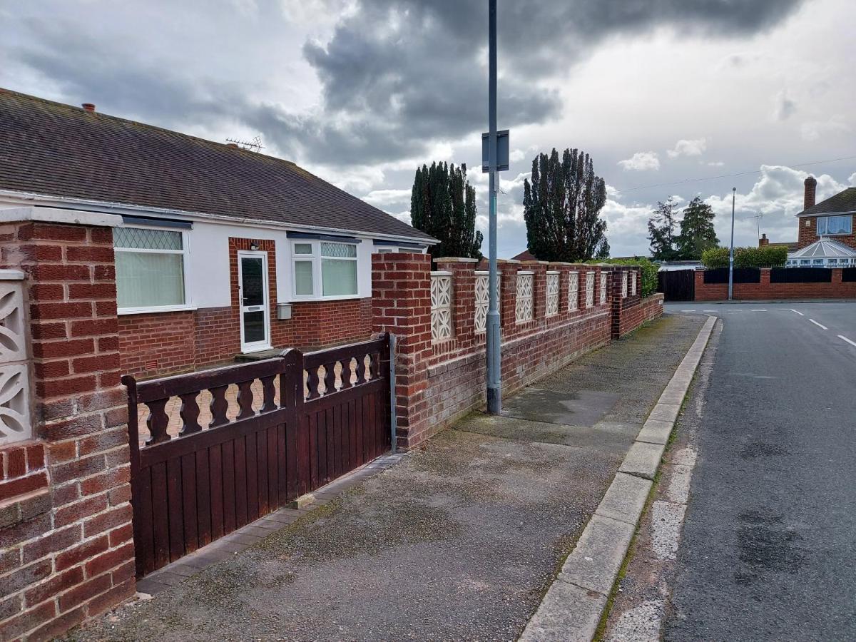 The Hermitage Private Detached Bungalow Villa Rhyl Esterno foto