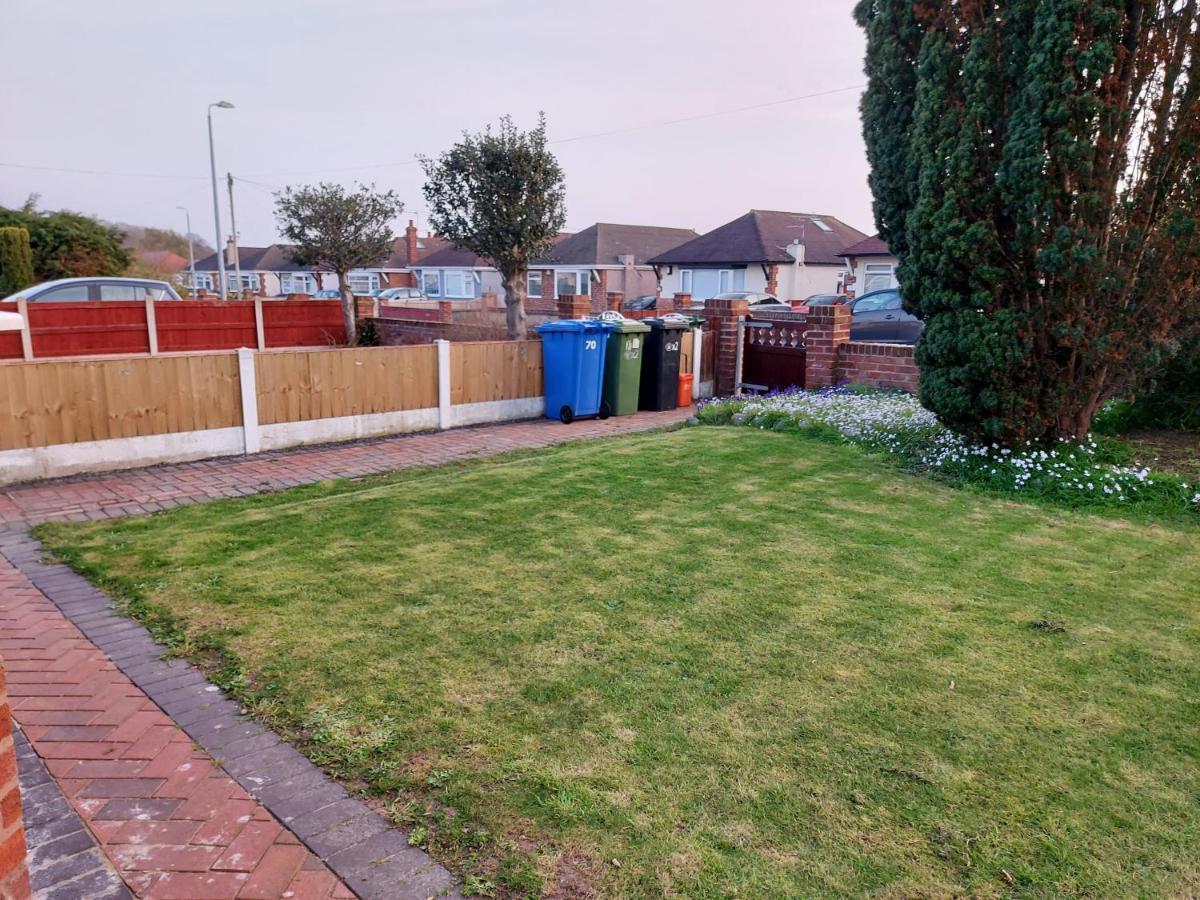 The Hermitage Private Detached Bungalow Villa Rhyl Esterno foto