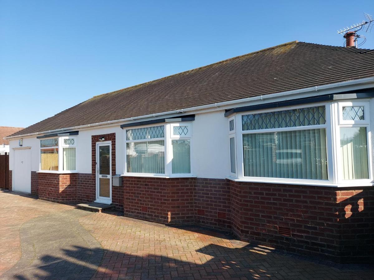 The Hermitage Private Detached Bungalow Villa Rhyl Esterno foto