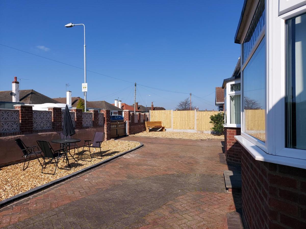 The Hermitage Private Detached Bungalow Villa Rhyl Esterno foto