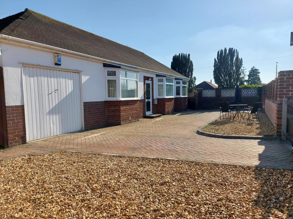 The Hermitage Private Detached Bungalow Villa Rhyl Esterno foto