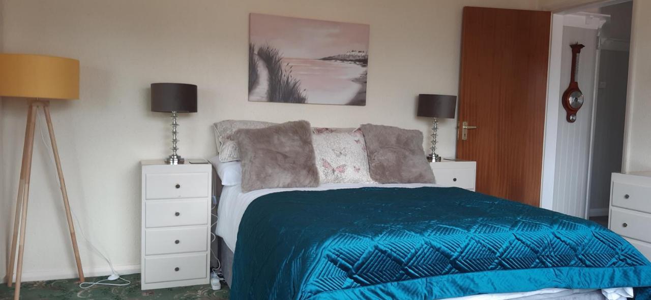 The Hermitage Private Detached Bungalow Villa Rhyl Esterno foto